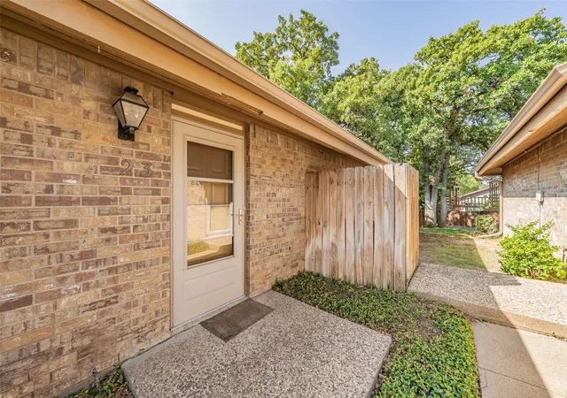 Photo 4 of Townhouse for sale at 23 Park Ln, Bedford, TX 76021 | MLS# 21347299 | Listing updated on 2026-09-09
