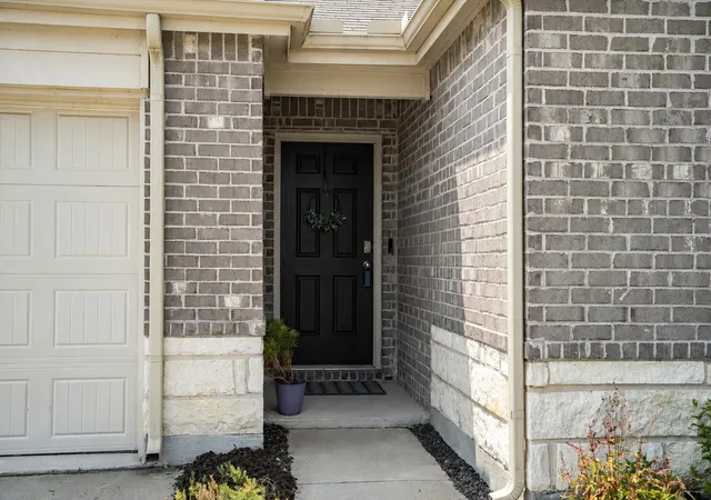 Photo 2 of Single family home for sale at 913 Dressage Dr, Haslet, TX 76052 | MLS# 21351235 | Listing updated on 2026-09-15
