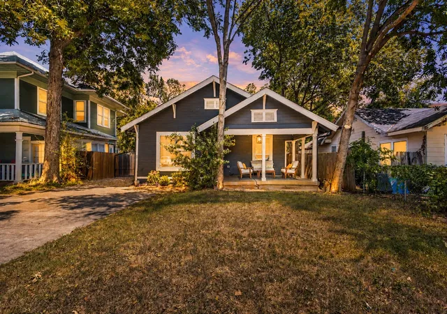 Photo 1 of Single family home for sale at 406 S Montreal Ave, Dallas, TX 75208 | MLS# 21340881 | Listing updated on 2026-10-22
