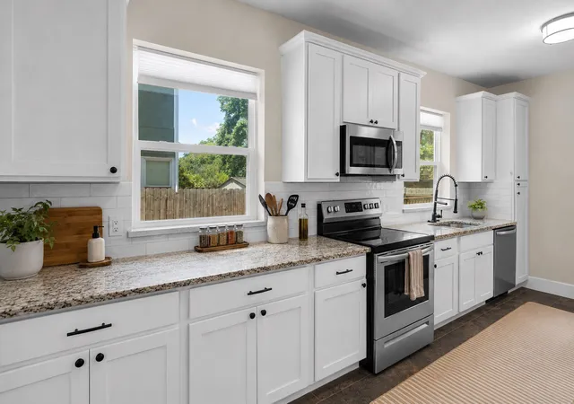 Photo 3 of Single family home for sale at 406 S Montreal Ave, Dallas, TX 75208 | MLS# 21340881 | Listing updated on 2026-10-22