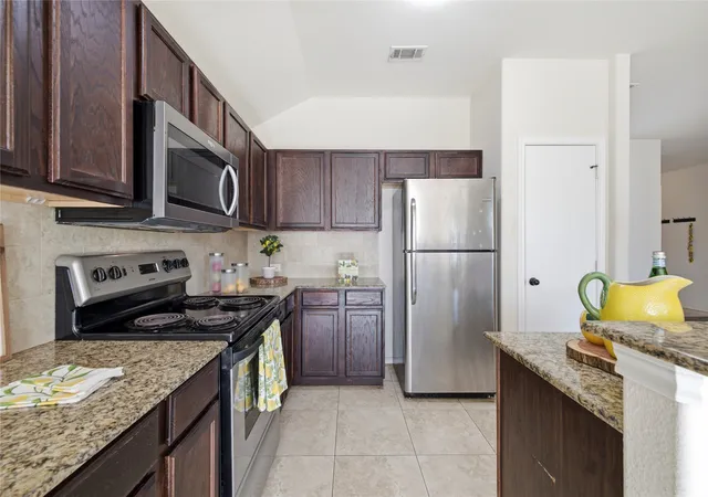 Photo 4 of Single family home for sale at 1003 Lakeshore Blvd, Little Elm, TX 75068 | MLS# 21340813 | Listing updated on 2026-10-05