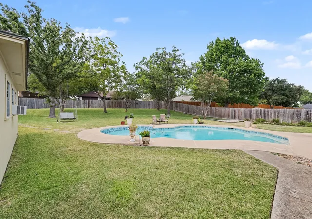 Photo 2 of Single family home for sale at 1905 Toler Trl, Garland, TX 75043 | MLS# 21344478 | Listing updated on 2026-10-06