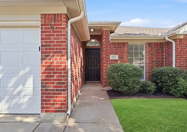 Photo 3 of Single family home for sale at 625 Jamie Ln, Mansfield, TX 76063 | MLS# 21348770 | Listing updated on 2026-10-06