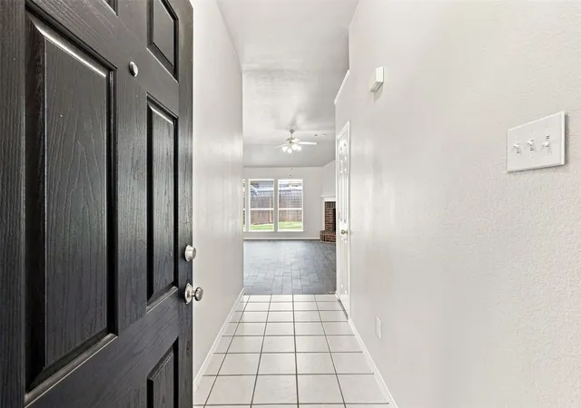 Photo 4 of Single family home for sale at 625 Jamie Ln, Mansfield, TX 76063 | MLS# 21348770 | Listing updated on 2026-10-06
