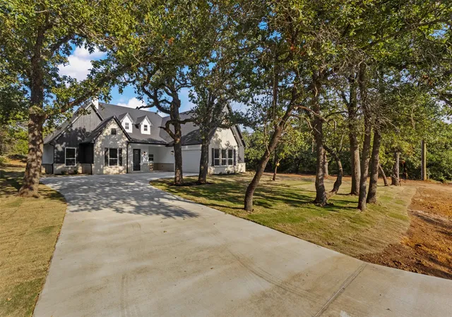 Photo 1 of Single family home for sale at 5609 Thousand Oaks Dr, Joshua, TX 76058 | MLS# 21352473 | Listing updated on 2026-10-05
