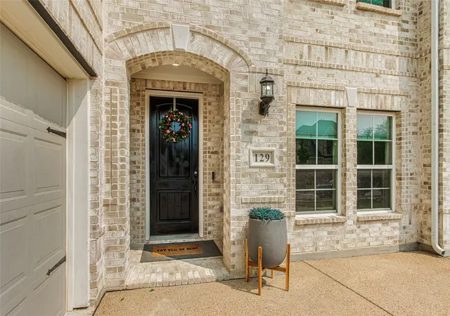 Photo 3 of Single family home for sale at 129 Mint Marigold Dr, Wylie, TX 75098 | MLS# 21339277 | Listing updated on 2026-09-25
