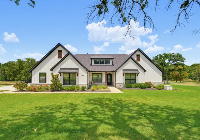 Photo 1 of Single family home for sale at 209 Rio Rancho Dr, Decatur, TX 76234 | MLS# 21352495 | Listing updated on 2026-09-14