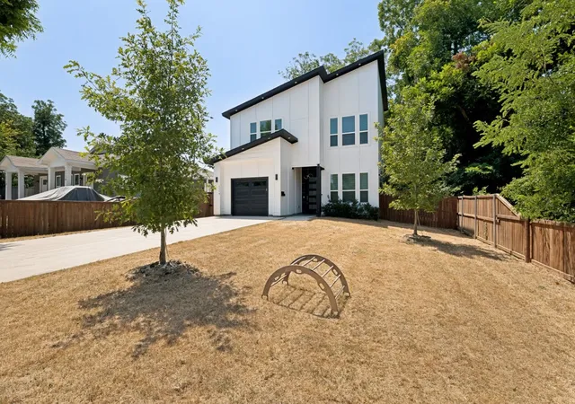 Photo 1 of Single family home for sale at 1114 E Woodin Blvd, Dallas, TX 75216 | MLS# 21352554 | Listing updated on 2026-09-12