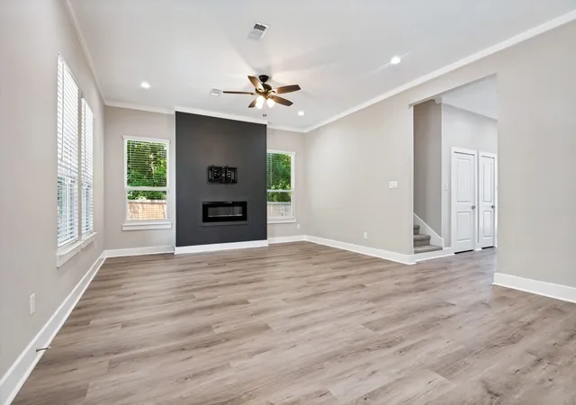 Photo 4 of Single family home for sale at 1114 E Woodin Blvd, Dallas, TX 75216 | MLS# 21352554 | Listing updated on 2026-09-30