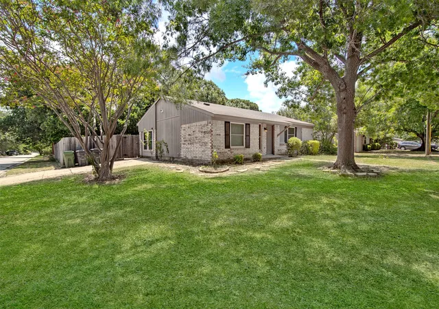 Photo 2 of Sale Pending at 5001 Darrow Ln, Arlington, TX 76017 | MLS# 21350106 | Listing updated on 2026-09-08