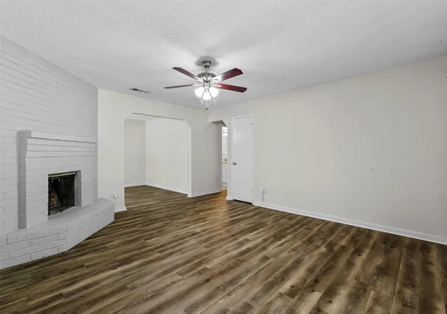 Photo 3 of Sale Pending at 5001 Darrow Ln, Arlington, TX 76017 | MLS# 21350106 | Listing updated on 2026-09-08