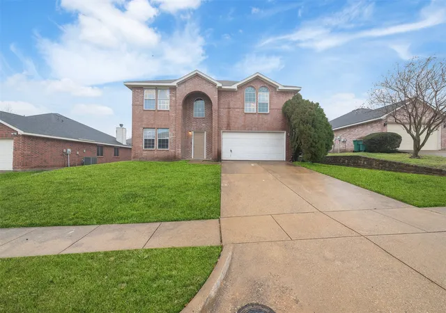 Photo 2 of Single family home for sale at 1092 Winding Crk, Cedar Hill, TX 75104 | MLS# 21351995 | Listing updated on 2026-09-12