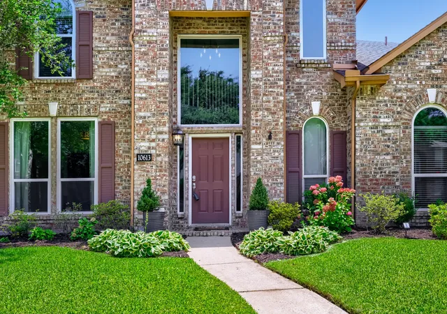 Photo 4 of Single family home for sale at 10613 Memphis Dr, Frisco, TX 75035 | MLS# 21352612 | Listing updated on 2026-09-29
