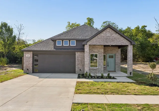 Photo 1 of Single family home for sale at 407 Frank St, Terrell, TX 75160 | MLS# 21348855 | Listing updated on 2026-09-26