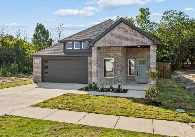 Photo 2 of Single family home for sale at 407 Frank St, Terrell, TX 75160 | MLS# 21348855 | Listing updated on 2026-09-26