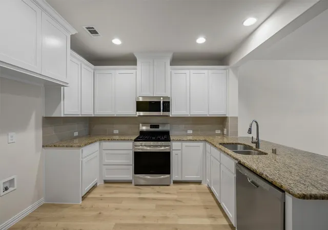Photo 2 of Townhouse for sale at 4277 Snow Goose Trl, Arlington, TX 76005 | MLS# 21350213 | Listing updated on 2026-09-10