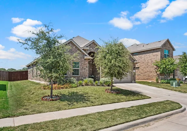 Photo 3 of Single family home for sale at 1540 Seabiscuit Dr, Granbury, TX 76049 | MLS# 21350910 | Listing updated on 2026-09-22