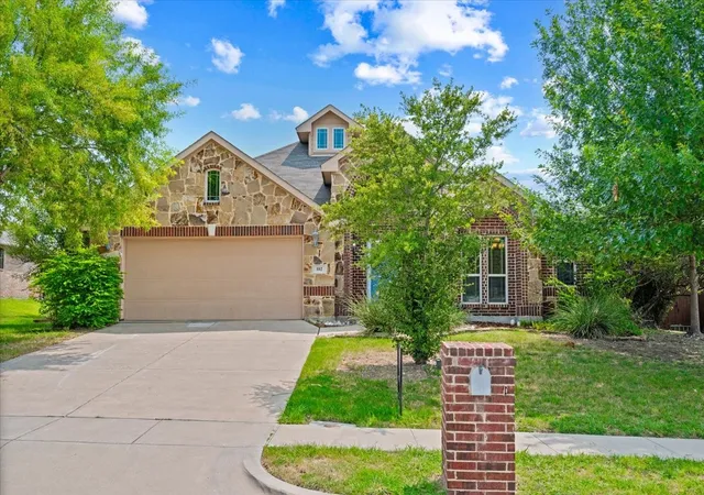 Photo 1 of Single family home for sale at 102 Briarstone Dr, Alvarado, TX 76009 | MLS# 21352728 | Listing updated on 2026-09-13