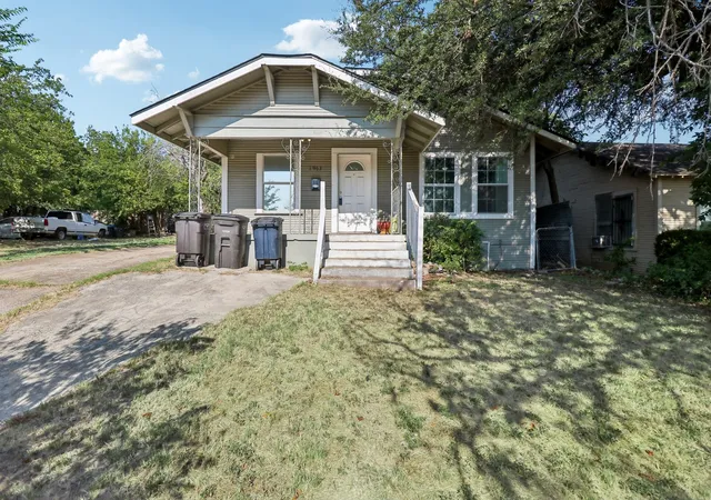 Single family home for sale at 1963 Columbus Ave, Fort Worth, TX 76164 | MLS# 21352729