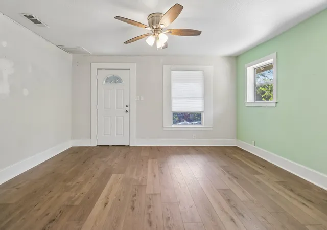 Photo 2 of Single family home for sale at 1963 Columbus Ave, Fort Worth, TX 76164 | MLS# 21352729 | Listing updated on 2026-10-02