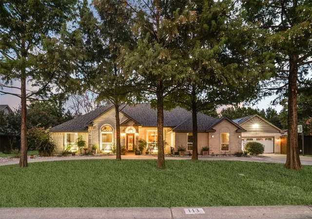 Photo 1 of Single family home for sale at 113 Candlelite Trl, Rockwall, TX 75032 | MLS# 21340389 | Listing updated on 2026-09-19