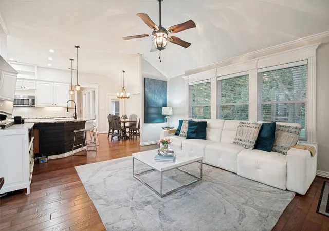 Photo 3 of Single family home for sale at 113 Candlelite Trl, Rockwall, TX 75032 | MLS# 21340389 | Listing updated on 2026-09-19