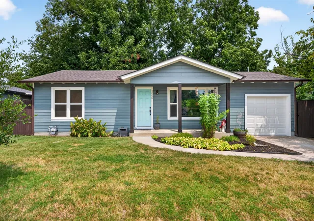 Photo 2 of Sale Pending at 1006 Poindexter Ave, Cleburne, TX 76033 | MLS# 21352422 | Listing updated on 2026-09-13