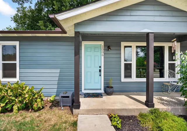 Photo 3 of Sale Pending at 1006 Poindexter Ave, Cleburne, TX 76033 | MLS# 21352422 | Listing updated on 2026-09-13