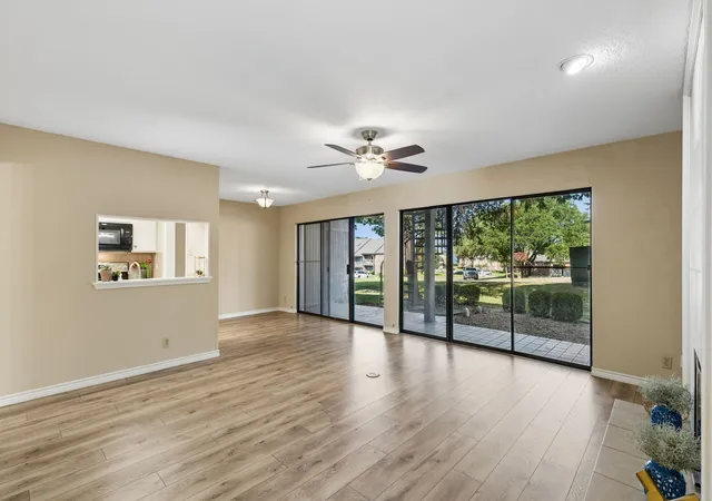 Photo 3 of Sale Pending at 1121 Signal Ridge Pl, Rockwall, TX 75032 | MLS# 21351278 | Listing updated on 2026-09-08