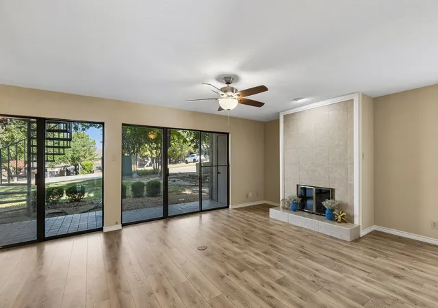 Photo 4 of Sale Pending at 1121 Signal Ridge Pl, Rockwall, TX 75032 | MLS# 21351278 | Listing updated on 2026-09-08