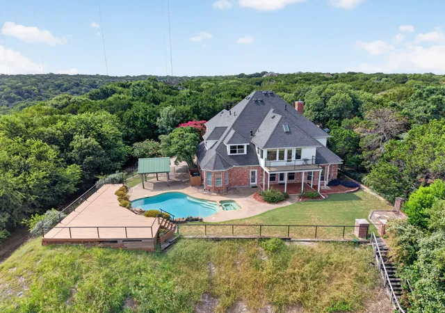 Photo 2 of Sale Pending at 616 Redbud Ct, Cedar Hill, TX 75104 | MLS# 21352045 | Listing updated on 2026-09-11