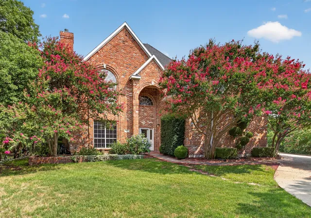 Photo 3 of Sale Pending at 616 Redbud Ct, Cedar Hill, TX 75104 | MLS# 21352045 | Listing updated on 2026-09-11
