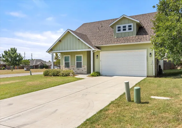 Photo 2 of Single family home for sale at 3805 Sage Ct, Granbury, TX 76048 | MLS# 21344975 | Listing updated on 2026-09-14