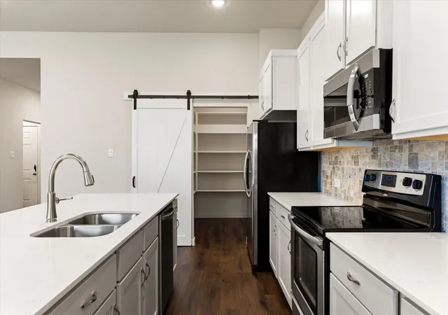 Photo 4 of Single family home for sale at 3805 Sage Ct, Granbury, TX 76048 | MLS# 21344975 | Listing updated on 2026-09-14