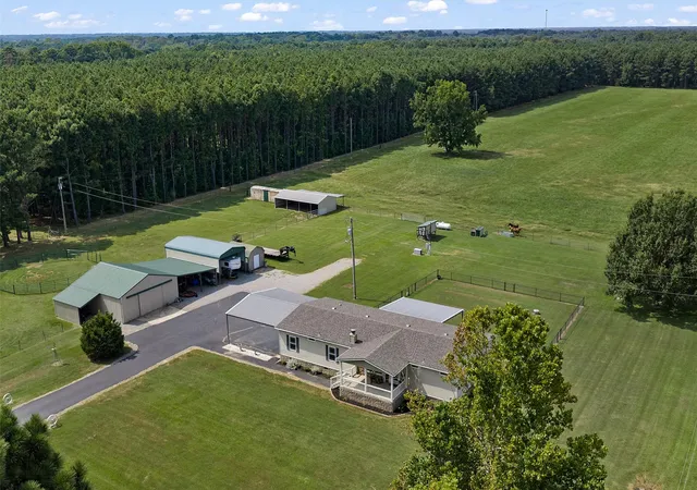 Photo 2 of Manufactured home for sale at 1420 Dement Rd, Doyline, LA 71023 | MLS# 21352936 | Listing updated on 2026-09-09