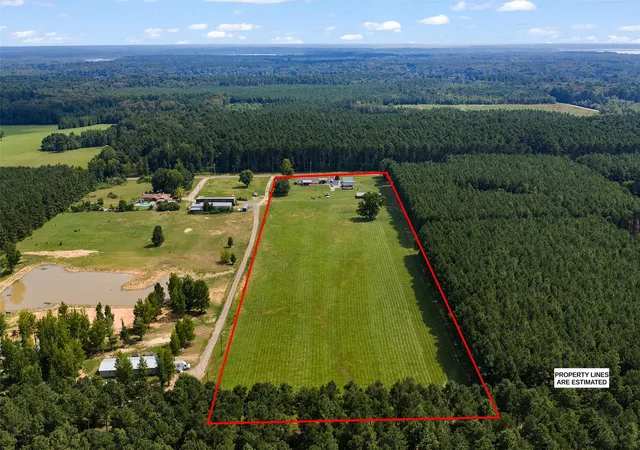 Photo 3 of Manufactured home for sale at 1420 Dement Rd, Doyline, LA 71023 | MLS# 21352936 | Listing updated on 2026-09-09