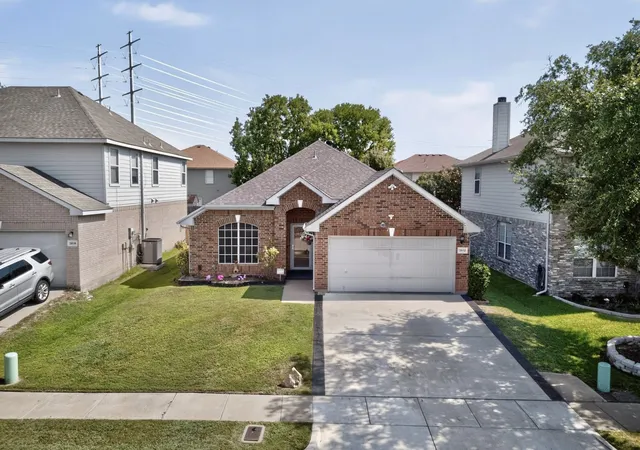 Photo 1 of Single family home for sale at 3612 Silverado Trl, Roanoke, TX 76262 | MLS# 21345725 | Listing updated on 2026-09-11