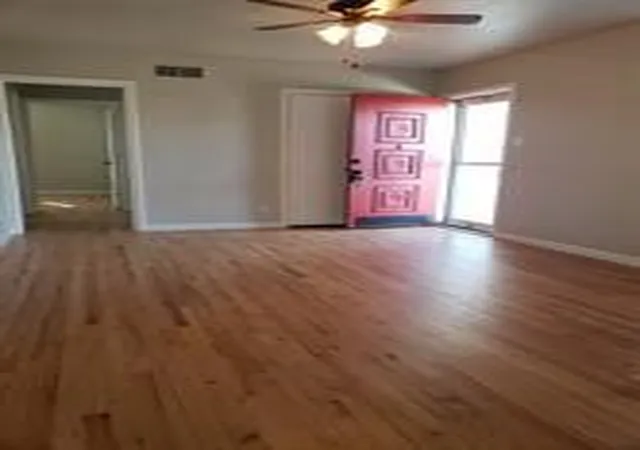 Photo 2 of Single family home for sale at 615 W Nash St, Grapevine, TX 76051 | MLS# 21352948 | Listing updated on 2026-09-28