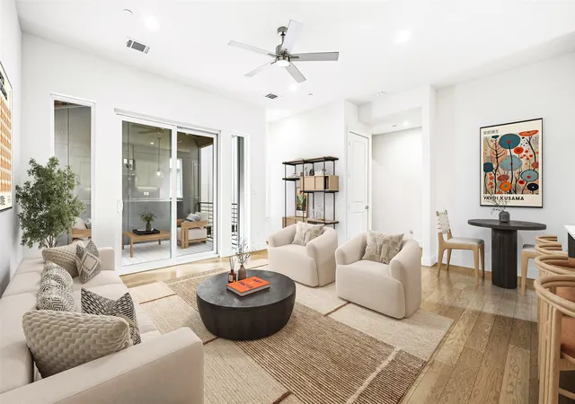 Listing Photo 4 - Condo for sale in building located at 5707 Lindell Ave, Dallas, TX 75206 - Unit #202