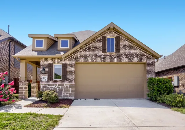 Photo 1 of Sale Pending at 3925 Chesapeake Ln, Heartland, TX 75126 | MLS# 21352562 | Listing updated on 2026-09-26