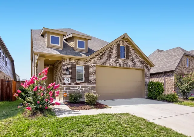 Photo 3 of Sale Pending at 3925 Chesapeake Ln, Heartland, TX 75126 | MLS# 21352562 | Listing updated on 2026-09-26