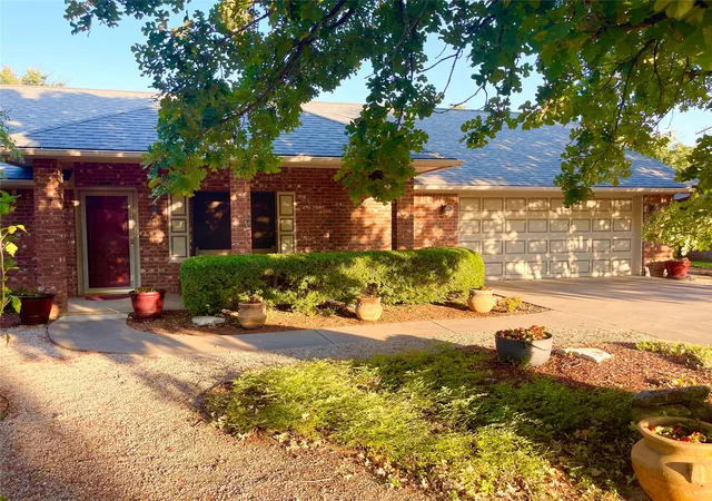 Photo 1 of Single family home for sale at 634 Maplewood Dr, Stephenville, TX 76401 | MLS# 21347895 | Listing updated on 2026-09-11