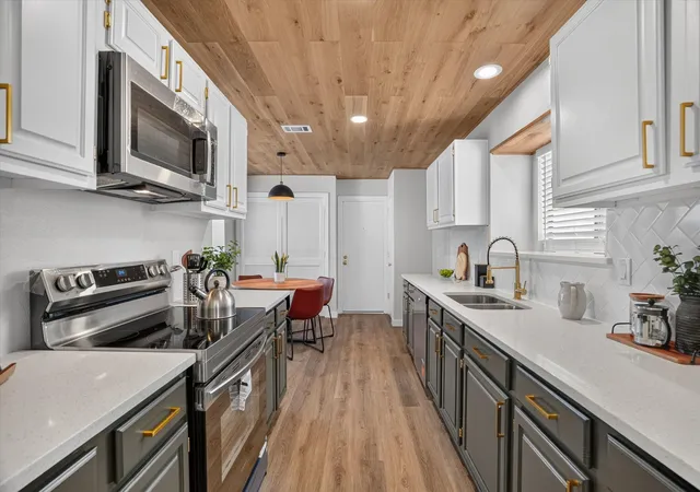 Photo 3 of Sale Pending at 10144 Bugle Dr, Fort Worth, TX 76108 | MLS# 21352171 | Listing updated on 2026-09-15