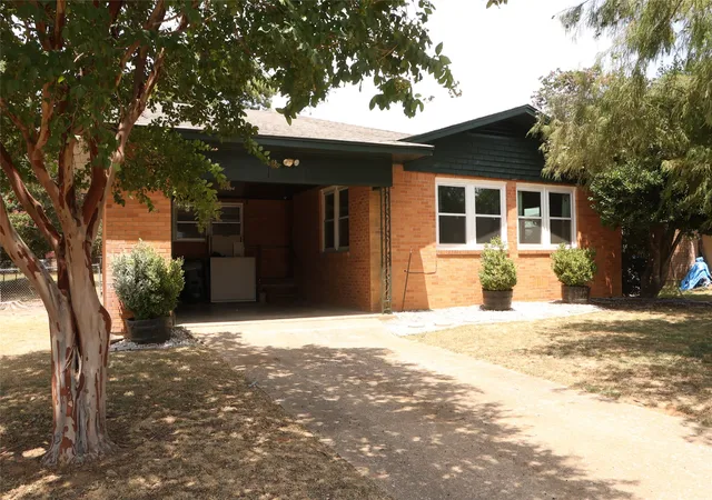 Photo 1 of Single family home for sale at 2705 Sunset St, Denison, TX 75020 | MLS# 21351562 | Listing updated on 2026-09-15