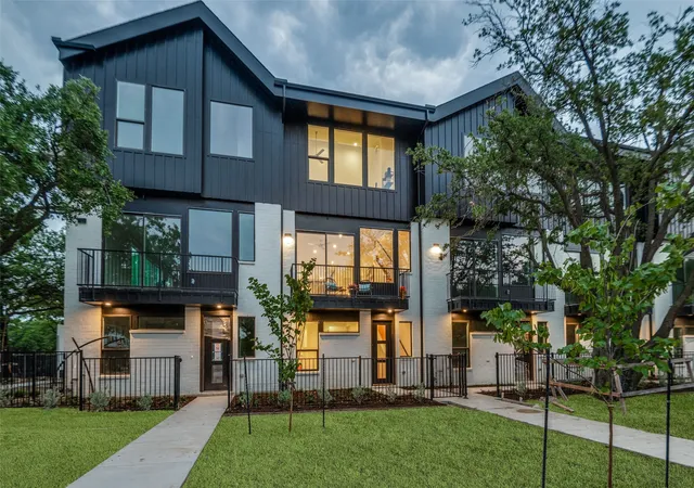 Photo 1 of Townhouse for sale at 4125 N Reserve Ln, Addison, TX 75001 | MLS# 21352461 | Listing updated on 2026-09-14
