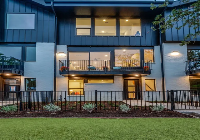 Photo 2 of Townhouse for sale at 4125 N Reserve Ln, Addison, TX 75001 | MLS# 21352461 | Listing updated on 2026-09-14