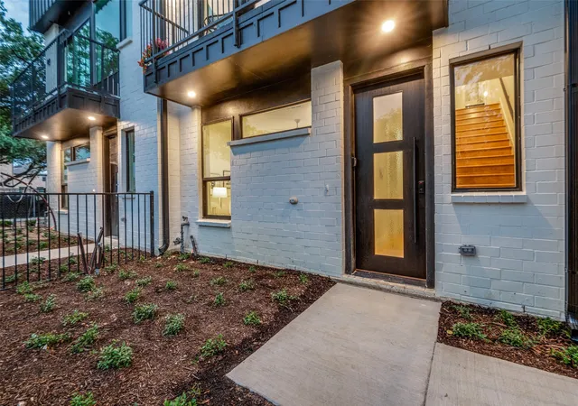 Photo 3 of Townhouse for sale at 4125 N Reserve Ln, Addison, TX 75001 | MLS# 21352461 | Listing updated on 2026-09-14
