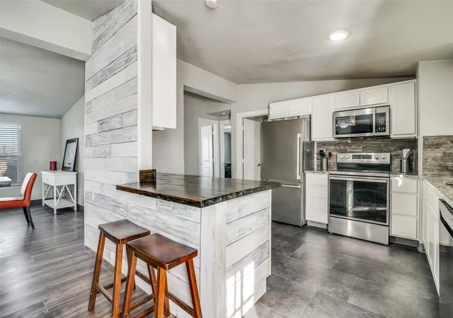 Photo 3 of Single family home for sale at 257 Burkett Ln, Royse City, TX 75189 | MLS# 21331555 | Listing updated on 2026-10-06