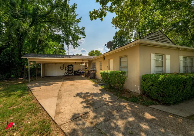 Photo 2 of Sale Pending at 3805 Victory Dr, Shreveport, LA 71104 | MLS# 21353053 | Listing updated on 2026-09-09