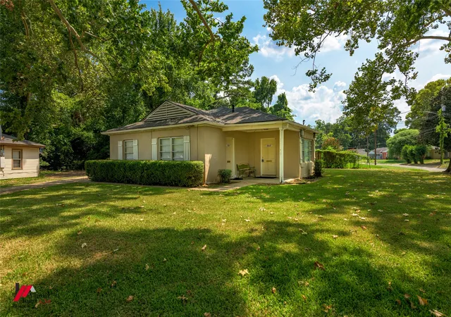 Photo 3 of Sale Pending at 3805 Victory Dr, Shreveport, LA 71104 | MLS# 21353053 | Listing updated on 2026-09-09